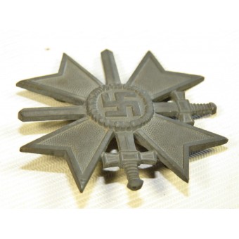 KVK1 1939 Croix du mérite de guerre avec des gazons avec une boîte, marquée « 4 ». Espenlaub militaria