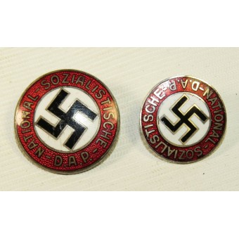 NSDAP insignia del partido, 19 mm en miniatura, GES.GESCH. Espenlaub militaria