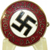 Insignia del partido NSDAP con la marca №25 RZM.