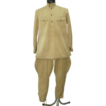 Una serie di un ginnasterka con pantaloni realizzati in cotone statunitense fornito sotto leta. Espenlaub militaria