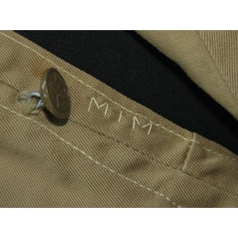 Una serie di un ginnasterka con pantaloni realizzati in cotone statunitense fornito sotto leta. Espenlaub militaria