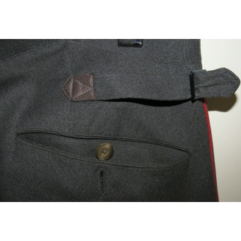 Pantalon de cérémonie de couleur steingau avec tuyauterie rouge pour lartillerie Wehrmacht. Espenlaub militaria