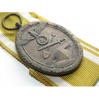 Westwal-medaille met 3 gemarkeerde ring voor Wilhelm Deumer, 2e type, na 1944. Espenlaub militaria