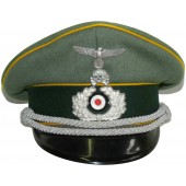 Sombrero de visera de oficial del 5º Regimiento de Caballería del Heer de la Wehrmacht con calavera tradicional.