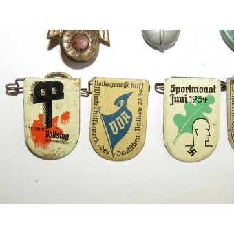 13 insignias surtidos de la tercera serie Reich WHW. Espenlaub militaria