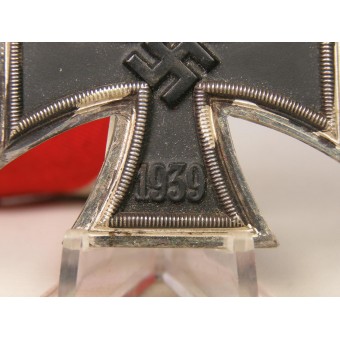 Iron Cross 1939-2 classe, Arbeitsgemeinschaft der Gravur, Hanau. Très probablement la croix de ce fabricant en raison de la similitude dans les détails pour ce fabricant. Très bon état. Croix sans marques. Espenlaub militaria