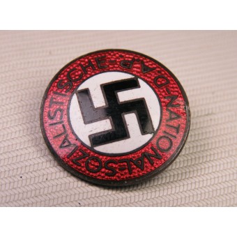 Membre NSDAP insigne M1 / ​​34 RZM Karl Wurster. Badges de ce fabricant, mais sont le plus souvent connu pour une bonne et belle qualité. Il y a une légère écaillage sur un émail rouge dans la zone de la lettre « N. Espenlaub militaria