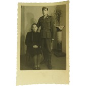 Latvialainen Waffen-SS-sotilas vaimonsa kanssa