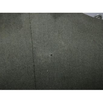 Tunique pour officiers de la Wehrmacht ou Waffen-SS. Fait de laine diagonale tricot, avec des traces de fading dur, principalement sur le devant de la tunique. Il ny a aucune trace du manchon cousu ou aigle du sein, ainsi que des traces sur le col d. Espe