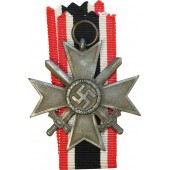 Croce al merito di guerra del Terzo Reich con spade, 2a classe, zinco