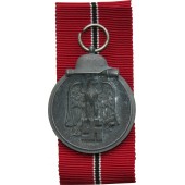 Медаль за зимнюю кампанию на Восточном фронте J.E. Hammer & Söhne.  Маркировка " 55 " на кольце