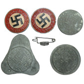 Juego de 5 insignias del NSDAP con la marca RZM M1/92, que muestran el proceso de fabricación