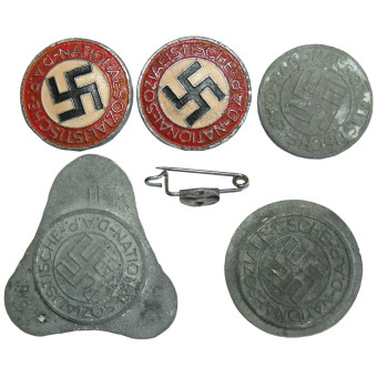 Set di 5 distintivi NSDAP con marchio RZM M1/92, che dimostrano il processo di fabbricazione. Espenlaub militaria