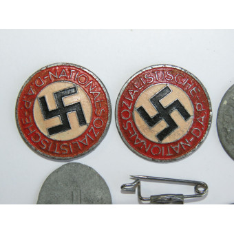 Set of 5 NSDAP badges with RZM M1/92 marking, demonstrating the manufacturing process. Espenlaub militaria