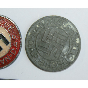 Set of 5 NSDAP badges with RZM M1/92 marking, demonstrating the manufacturing process. Espenlaub militaria