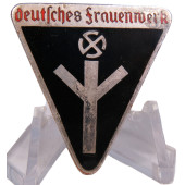 Deutsches Frauenwerk Badge RZM 72 Fritz Zimmermann Stuttgart
