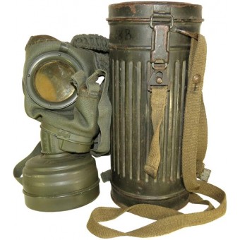 Tysk 3:e riket WW2 gjord, 1944 års daterad gasmask med behållare.. Espenlaub militaria