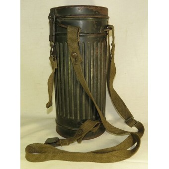 Tysk 3:e riket WW2 gjord, 1944 års daterad gasmask med behållare.. Espenlaub militaria