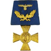 Croix d'ancienneté - 40 ans dans la Wehrmacht, avec feuilles de chêne dorées.