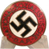 Distintivo dei membri della NSDAP Mitgliedabzeichen-NSDAP con il marchio M1/34 RZM.