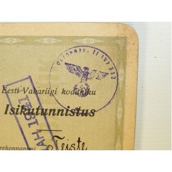 Viron sotaa edeltävä kansalaisen passi kahdella huomautuksella miehitetyiltä viranomaisilta, Neuvostoliitolta ja saksalta. Espenlaub militaria