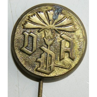 Donation/sympatizer pin for 3rd Reich German VDA organization. Espenlaub militaria