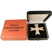 Kriegsverdienstkreuz 1939 1. Klasse Klasse - Deschler con caja de condecoración.