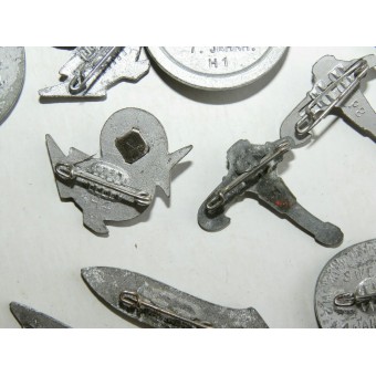 Set van Duitse 3e Reich WHW-badges, Germaanse wapens en archeologie-artefacten. Espenlaub militaria