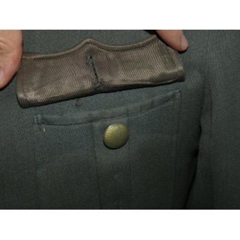 Tunica ufficiale della Wehrmacht tedesca con colletto verde scuro e piping blu. Espenlaub militaria