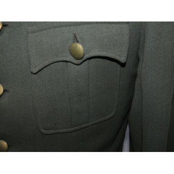 Tunica ufficiale della Wehrmacht tedesca con colletto verde scuro e piping blu. Espenlaub militaria