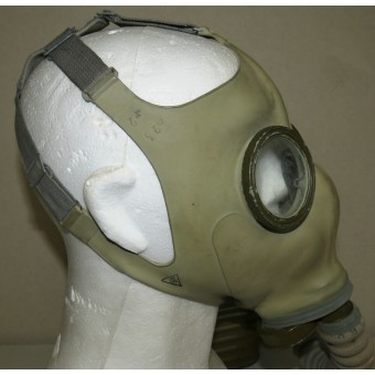 Masque à gaz de larmée rouge BN-T5, avec le filtre MT-4. Espenlaub militaria