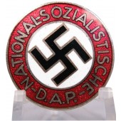 Un distintivo del partito NSDAP risalente al periodo antecedente al 1933, in condizioni quasi perfette.