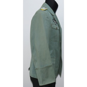 Yksityinen ostettu kevyt trooppinen kenttäpusero, jolla on merkintä nachrichten-leutnantille (tai polizeille). Espenlaub militaria