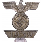 Wanddecoratie in de vorm van een IJzeren Kruis gesp uit 1939