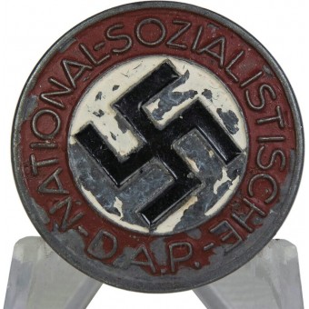 NSDAP medlemsmärke från mitten av andra världskriget tillverkat M1/159 RZM. Espenlaub militaria