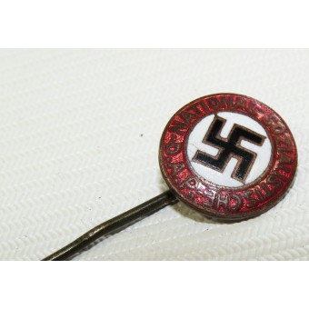 NSDAP-medlem med pin i miniatyr. Storleken är 13 mm.. Espenlaub militaria