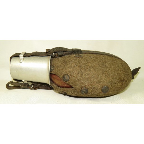 https://www.aboutww2militaria.com/image/cache/data/May17/ww2-german-wehrmacht-or-waffen-ss-water-steel-canteen--128940-600x600.JPG
