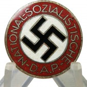 Distintivo del Terzo Reich NSDAP, realizzato da M1/105 RZM- Hermann Aurich-Dresden
