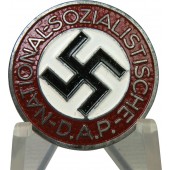Insignia de miembro del NSDAP, M1/34 RZM - Karl Wurster. Zinc