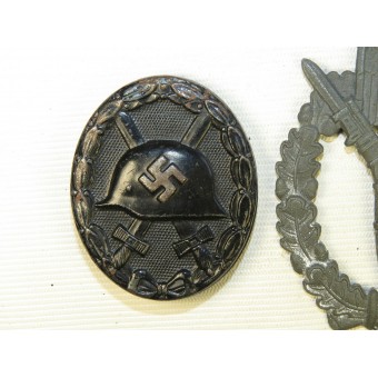 Märken från andra världskriget: Infanteriöverfallsmärke och sårmärke.. Espenlaub militaria