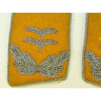 Luftwaffe Oberleutnant Yellow Collar Tabs, Hand geborduurd. Espenlaub militaria