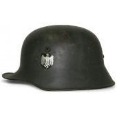 Немецкий стальной шлем М 18 "Рогатовка" с двумя деталями вермахта