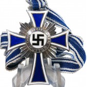 Croix de 2ème classe de la mère allemande - Ehrenkreuz der Deutschen Mutter in Silber.