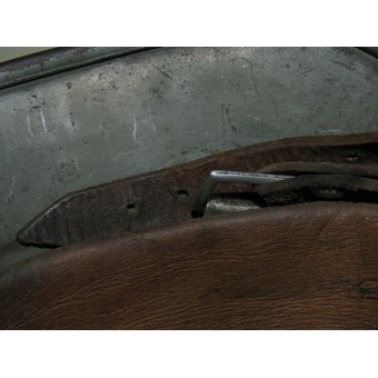M 35 Enkel dekal med grov Feldgrau övermålning från krigsdepån. SE 62. Espenlaub militaria