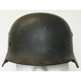 Немецкий стальной шлем М-35 Люфтваффе SE 66 с боевым повреждением. Espenlaub militaria