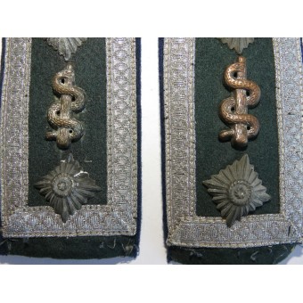 Sanitäts-Oberfeldwebel naaien in particuliere gekochte schouderbanden. Espenlaub militaria