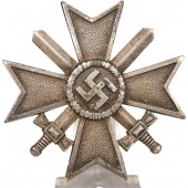 Cruz al Mérito de Guerra Alemana de la 2ª Guerra Mundial con espadas, 1ª clase. KVK1, L15
