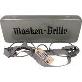 Masken-Brille. Rim glasses with metal box of issue. 