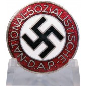 3. valtakunnan NSDAP:n jäsenmerkki, M 1/100 RZM, tekijä Werner Redo