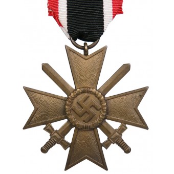 KVK II 1939 War merit cross w/swords. Unmarked, near to mint state. Bronze. Espenlaub militaria